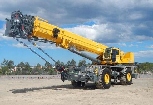 輪胎式起重機(jī)